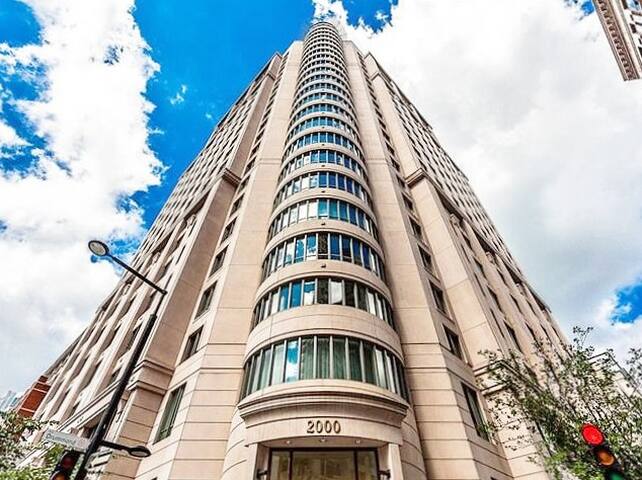 Luxury condo located in the heart of downtown Montreal for sale