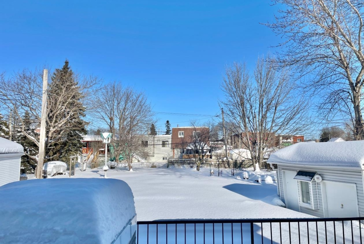3br house for rent in Brossard