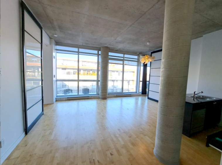 Loft Condo for rent in MultiMedia district Old Port of Montreal