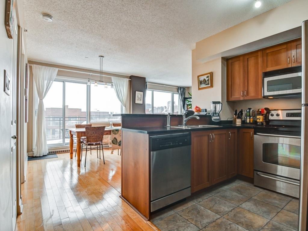 2br condo for rent in downtown Montreal